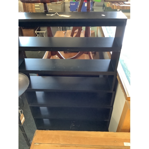 524 - A seven tier floating bookcase