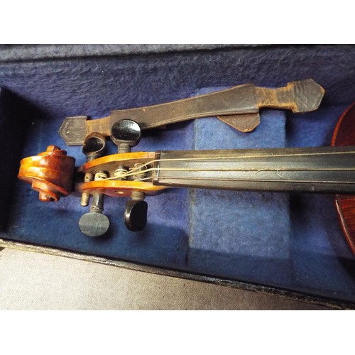 337 - A full size vintage violin and bow in a hard case