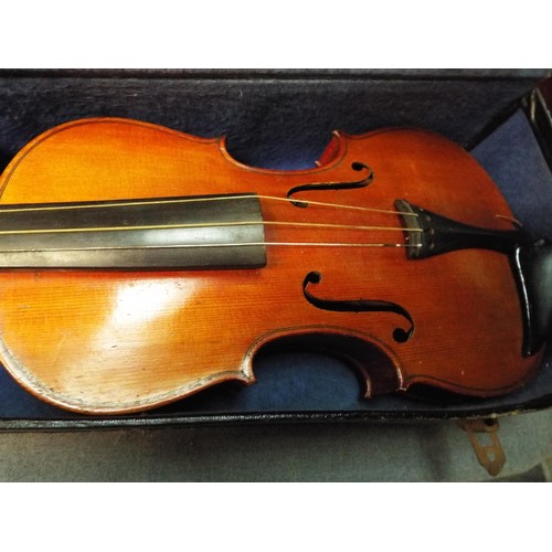 337 - A full size vintage violin and bow in a hard case