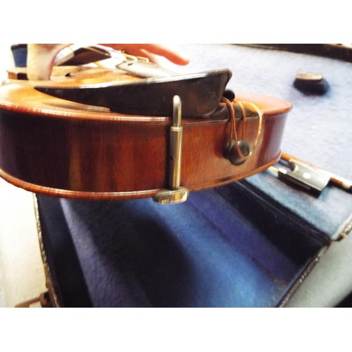 337 - A full size vintage violin and bow in a hard case