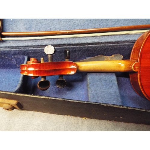 337 - A full size vintage violin and bow in a hard case