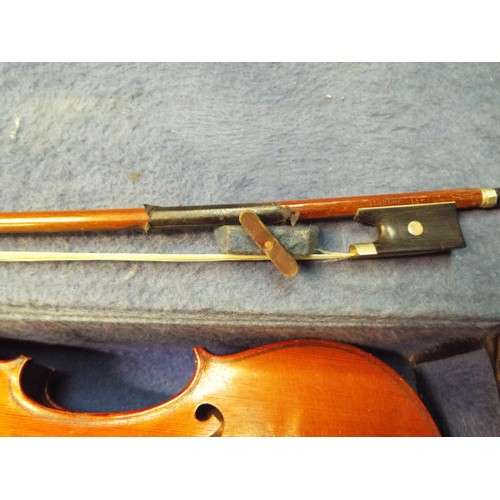 337 - A full size vintage violin and bow in a hard case