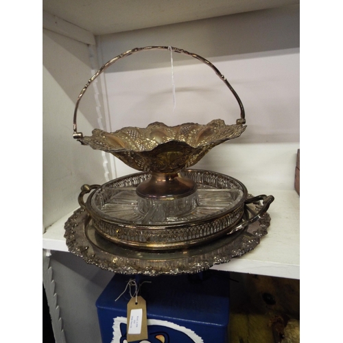 329 - A mixed selection of silver-plated items to include fruit basket, appetiser dish, tray etc