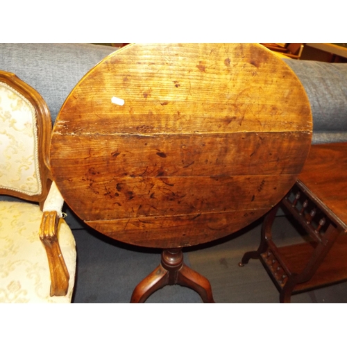 375 - A Victorian oak snap top table resting on three splayed legs