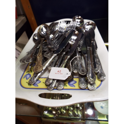 62 - A mixed selection of assorted Kings pattern cutlery