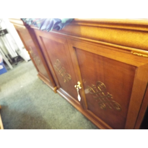 445 - An Artferretto mahogany and brass inlaid cabinet with frieze drawer and a smaller cabinet