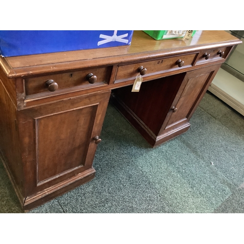 446 - A Victorian mahogany pedestal desk the top having three drawers above two cupboards