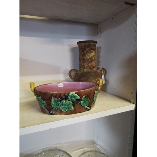 537 - A majolica style dish A/F together with a pottery vase