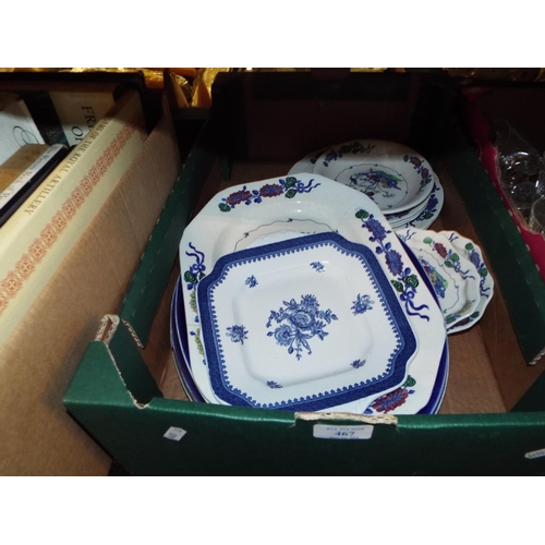 467 - A mixed selection of assorted china to include Copeland Spode, Wedgwood examples