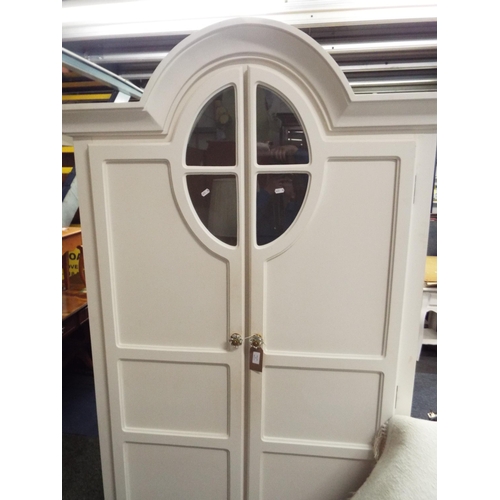 609 - A white painted compactum wardrobe