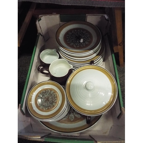 457 - A selection of Franciscan 'Nut Tree' dinner ware