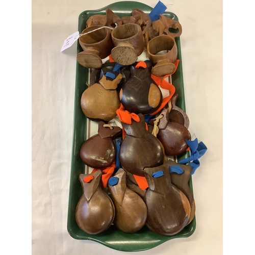 127 - A mixed selection of treen items to include napkin rings and castanets