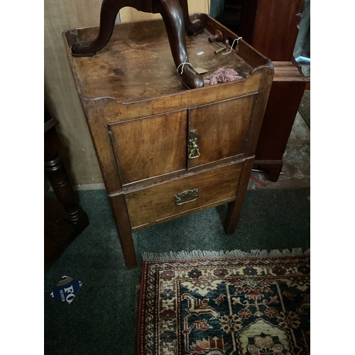 443 - A Georgian mahogany gents night stand