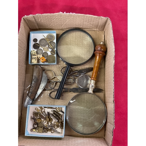 150 - A mixed selection of items to include vintage watch keys, a pruning penknife, scissors, coins, dice ... 