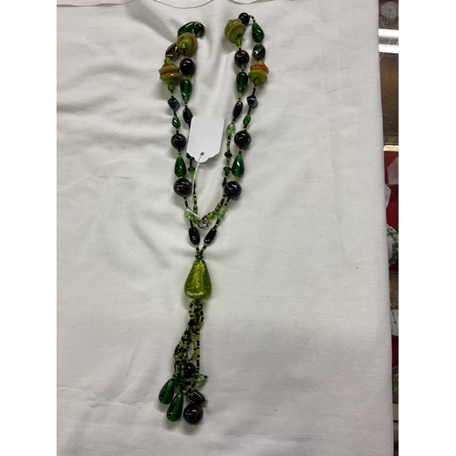 226 - A vintage Murano glass beaded necklace