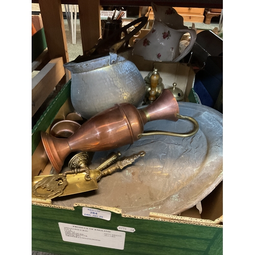 284 - A mixed selection of assorted copper and brass ware to include trays, brass bell, bucket etc