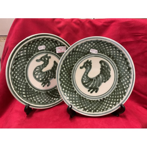 19 - A pair of Wally Cole Rye Pottery plates with stylised bird decoration