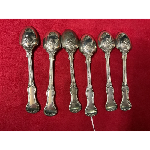 288 - A set of six London 1930 silver tea-spoons with gilded bowls