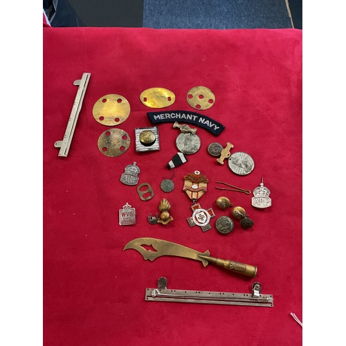 209 - A selection of assorted military buttons and badges