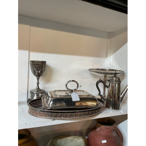 472 - A mixed selection of silver-plated items to include cake stand, coffee pot, embossed tray etc