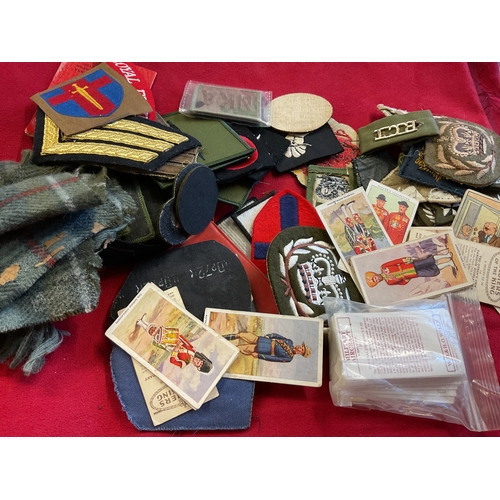 173 - A selection of military cloth badges together with some military themed cigarette cards