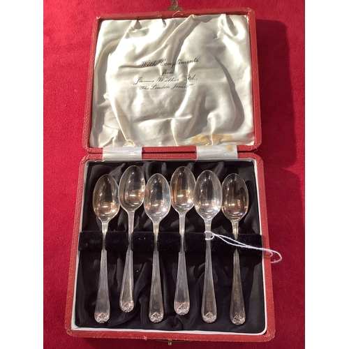 250 - A boxed set of six Sheffield 1918 silver teaspoons