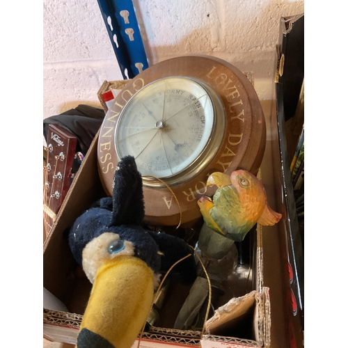 A selection of breweriana to include Guinness barometer, Toucan, bottle ...