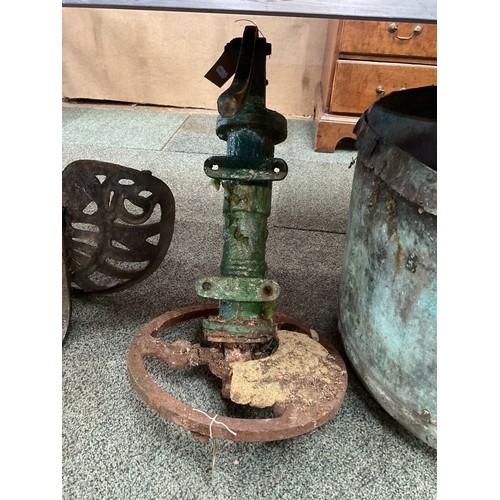 562 - A vintage cast iron water pump