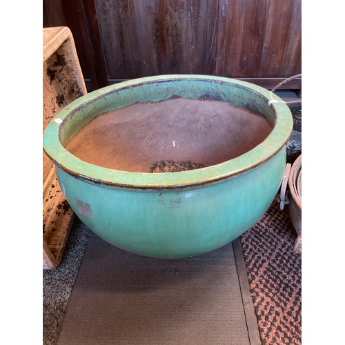 571 - A large green glazed garden pot