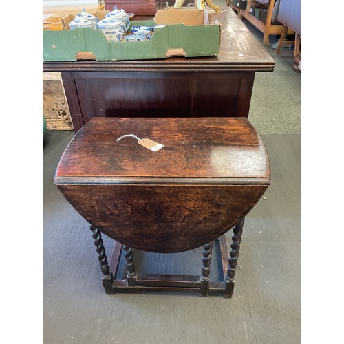 628 - An oak gate-leg table of small proportions resting on barley twist legs