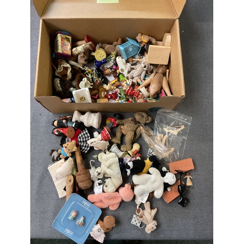 117 - A mixed selection of assorted dolls house accessories