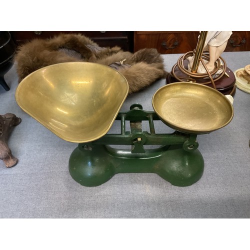 328 - A set of vintage kitchen scales