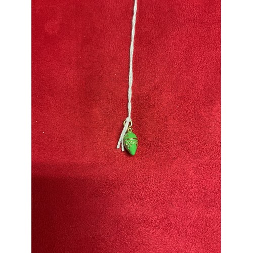 240 - A emerald coloured pendant