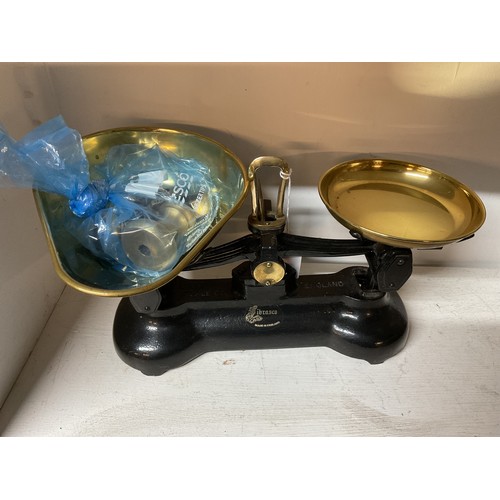 315 - A Libra set of weighing scales with brass pans and seven brass weights, in good condition