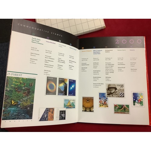 354 - A USA 2000 Commemorative stamp year book