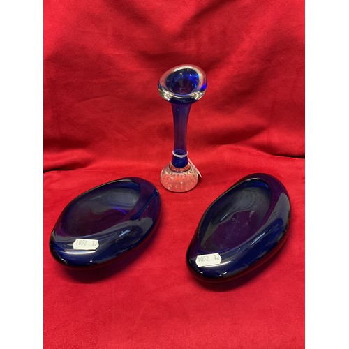 92 - Two vintage blue glass dishes and a blue glass bud vase with bubble inclusions