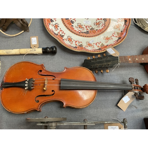 356 - A vintage full size violin with a two piece back, 14