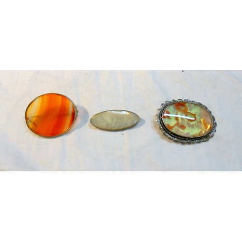 448 - Silver/White Metal & Vintage Costume Jewellery Brooches, unmarked set shells & stones (3)