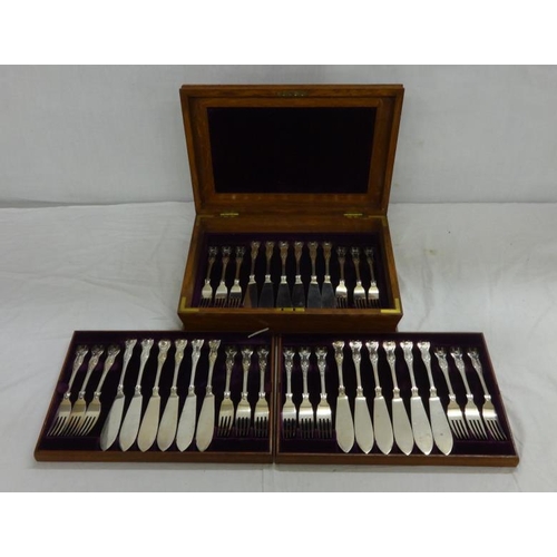 254 - Set 18 Silver Fully Hallmarked Kings Pattern Fish Knives & Forks in fitted oak case, maker SSH Londo... 