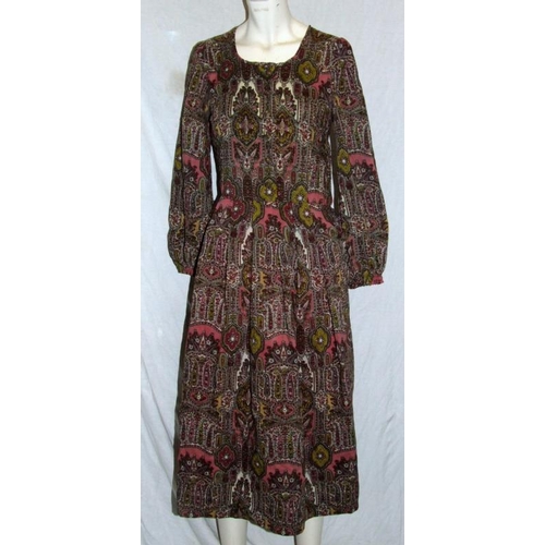 513 - Ladies Vintage 70s Dresses incl. black evening dress with gold trim & belt, long black floral print ... 