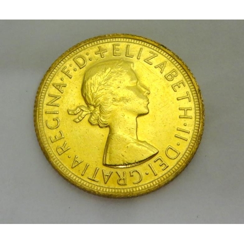 210 - Elizabeth II Sovereign 1952