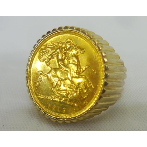 212 - 9ct Gold Gents 1915 Half Sovereign Ring, size P