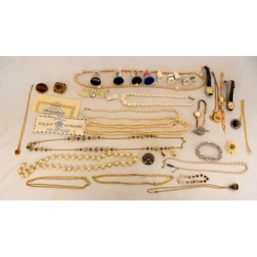 421 - Costume Jewellery incl. faux pearls, gold plated necklaces, pendants, pendant watch, ladies wristwat... 