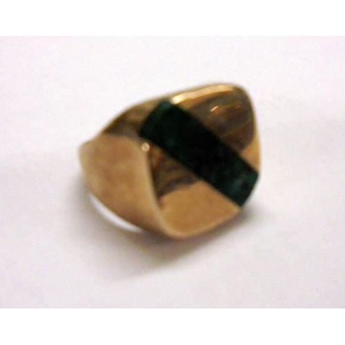 451 - Yellow Metal Rose Gold Coloured Gents Signet Ring set malachite band, size N