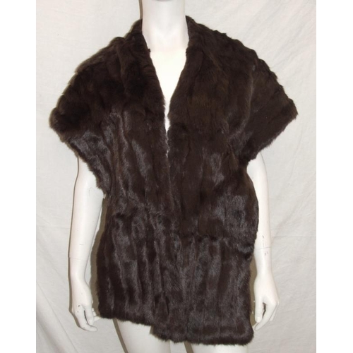 515 - Mink Stole labelled Weald Furriers & Natural Fur Brimmed Hat with silk lining (2)