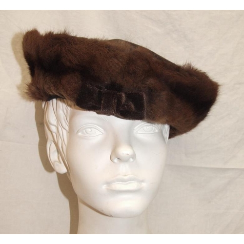 515 - Mink Stole labelled Weald Furriers & Natural Fur Brimmed Hat with silk lining (2)