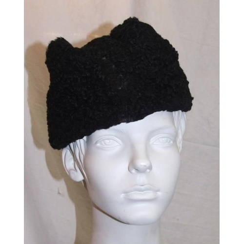 532 - Fur Clothing incl. Grey Coney Fur Stole with matching hat, 2 Grey Coney Fur Hats, 1 labelled Gales o... 