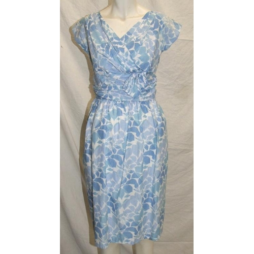 544 - Ladies Vintage Dresses incl. County Fashion pink sleeveless dress, Horrockses blue/white leaf print ... 