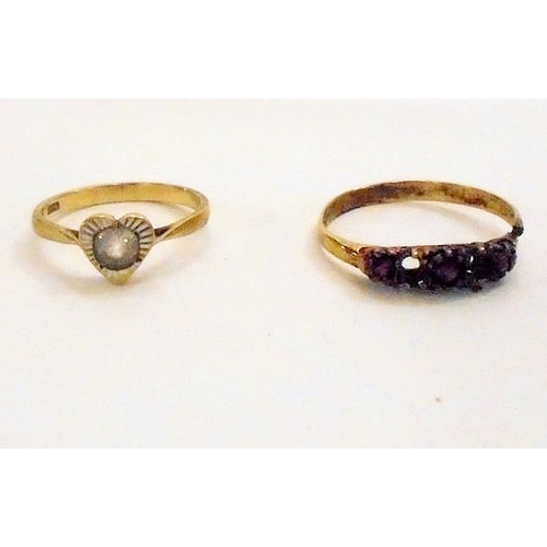 433 - 9ct Gold Ring set white stone in heart shaped setting, size N 1/2 & 9ct Garnet Ring split shank (a/f... 