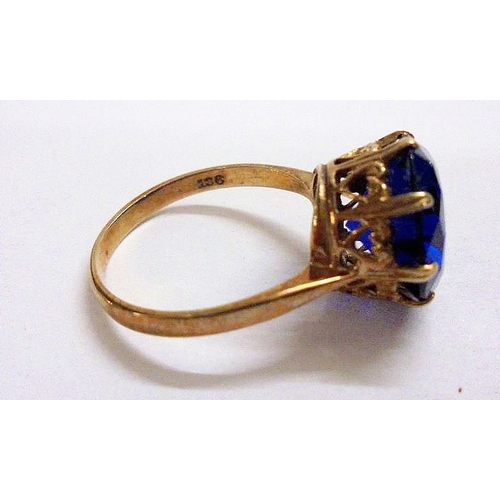 440 - 9ct Gold Blue Paste Ring with crown setting, size N